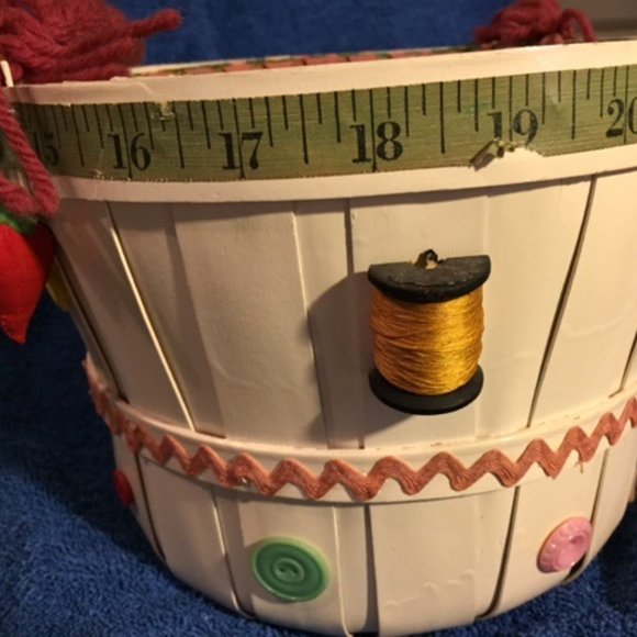 Vintage Hand-Crafted  Apple Basket Sewing Basket--Bundle Sale $5 - Picture 2 of 7